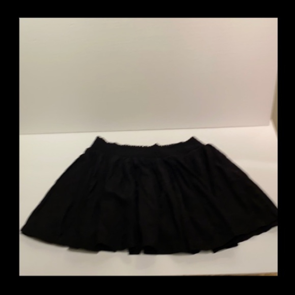 💟 2/$20💟 Divided Black Mini Skirt !!!